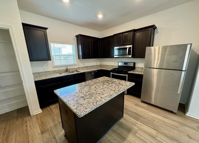 rental at 10818  Emerick St in San Antonio, TX — photo 4