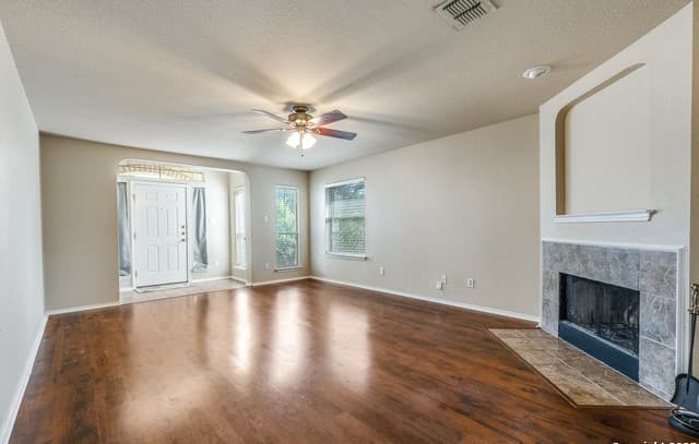 rental at 346  Lucille in Converse, TX — photo 5