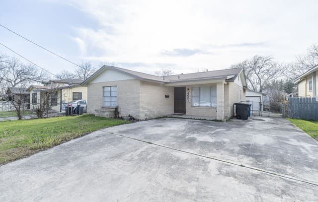rental at 4507  Howard St in San Antonio, TX — photo 1