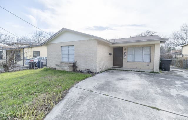 rental at 4507  Howard St in San Antonio, TX — photo 2