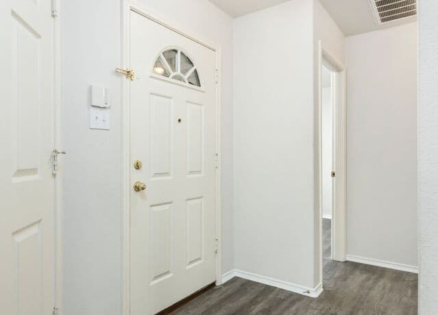 rental at 4307  Camfield in San Antonio, TX — photo 3