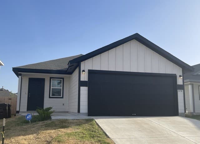 rental at 13738  Crossbow Rdg in San Antonio, TX — photo 1