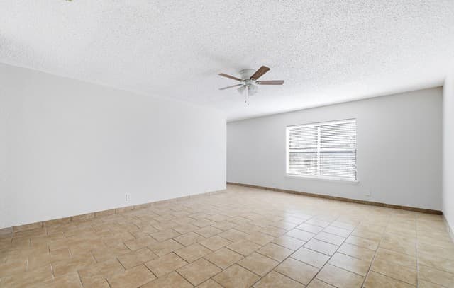 rental at 9039  Koenig in San Antonio, TX — photo 2