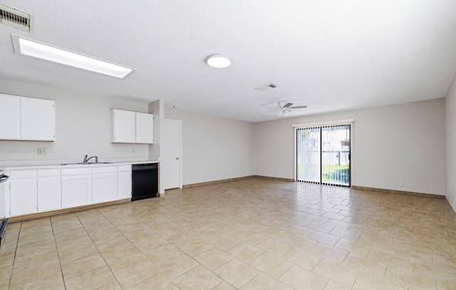 rental at 9039  Koenig in San Antonio, TX — photo 3
