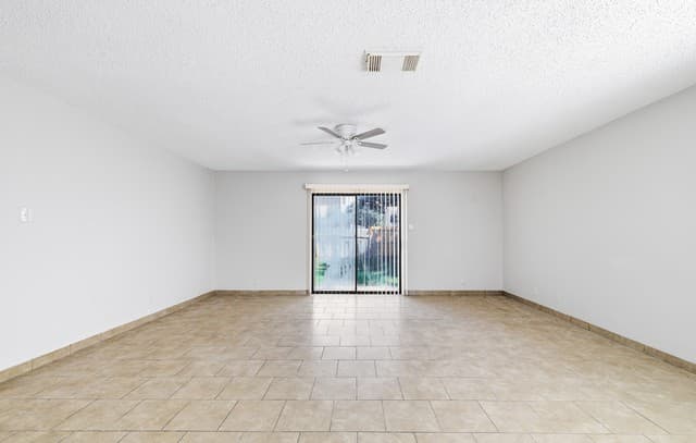 rental at 9039  Koenig in San Antonio, TX — photo 4