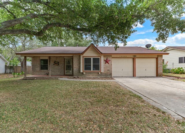 rental at 12509  Sandpiper in Live Oak, TX — photo 1