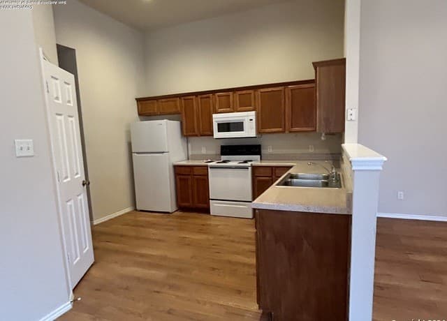 rental at 5618  Golf Mist Unit 1 in San Antonio, TX — photo 3