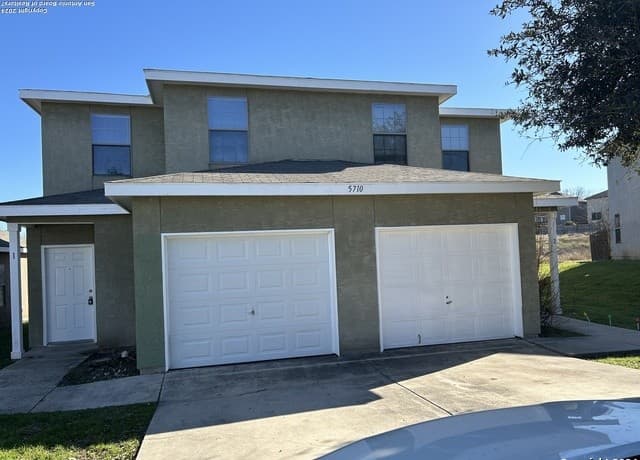 rental at 5710  Golf Heights Unit 1 in San Antonio, TX — photo 3