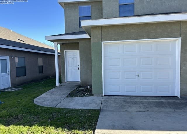 rental at 5710  Golf Heights Unit 1 in San Antonio, TX — photo 4