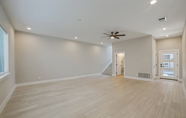 rental at 1618 W Lawndale Dr Unit UNIT 14 in San Antonio, TX — photo 3