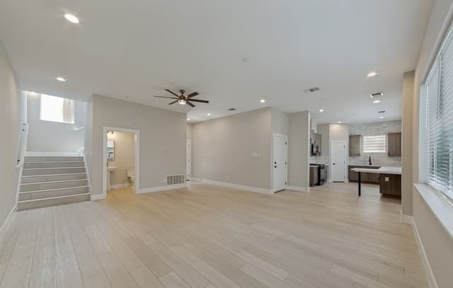 rental at 1618 W Lawndale Dr Unit UNIT 14 in San Antonio, TX — photo 4