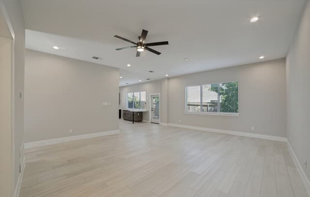 rental at 1618 W Lawndale Dr Unit UNIT 14 in San Antonio, TX — photo 5