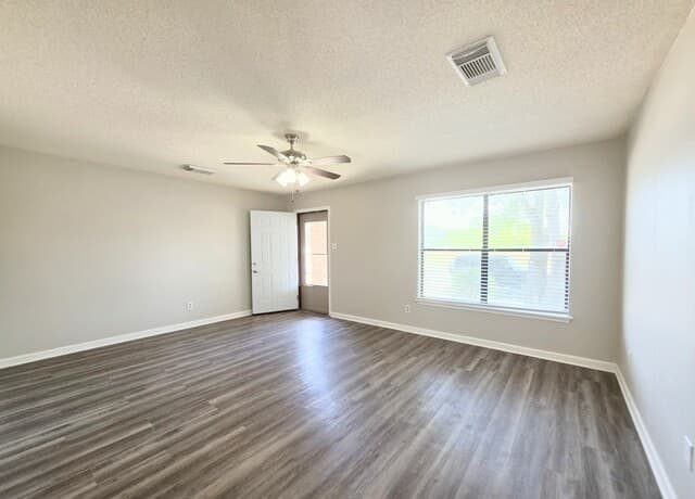 rental at 10014  Sunset Pl in San Antonio, TX — photo 4