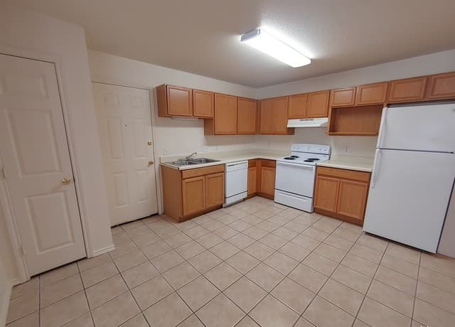 2-bedroom rental at 3834 Maverick Crk in San Antonio, TX — photo 1