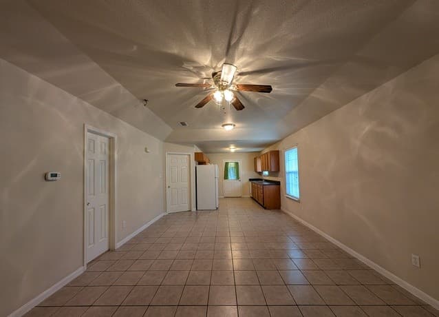 2-bedroom rental at 956 Misty Acres Dr in New Braunfels, TX — photo 2