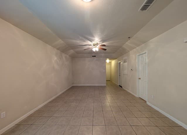 2-bedroom rental at 956 Misty Acres Dr in New Braunfels, TX — photo 5