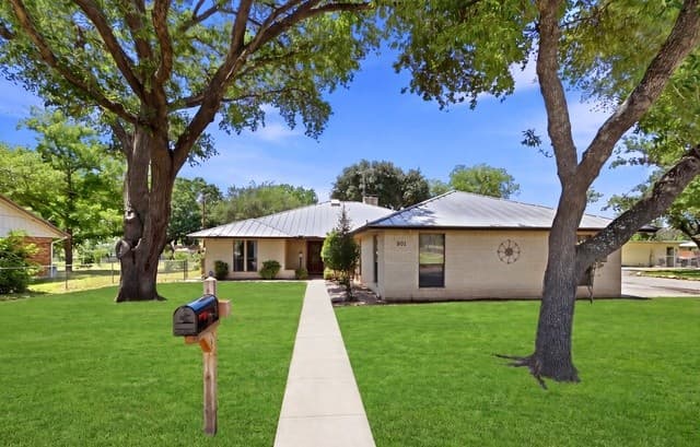 rental at 901  Gentilz in Castroville, TX — photo 2
