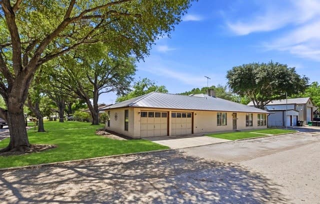 rental at 901  Gentilz in Castroville, TX — photo 4