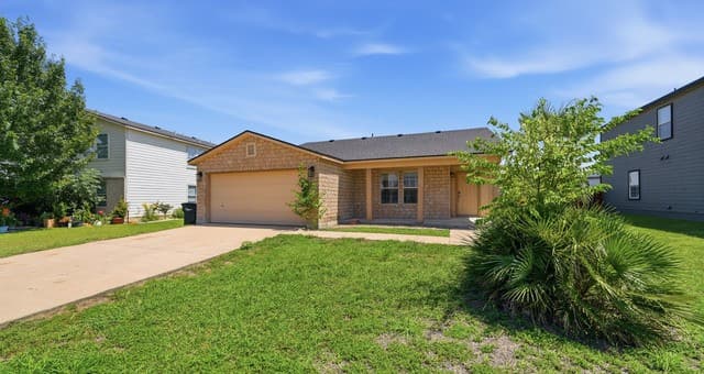 rental at 3248  Northwest Blvd in New Braunfels, TX — photo 2