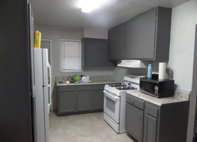 rental at 290  Harcourt Ave. Unit 2 in San Antonio, TX — photo 5