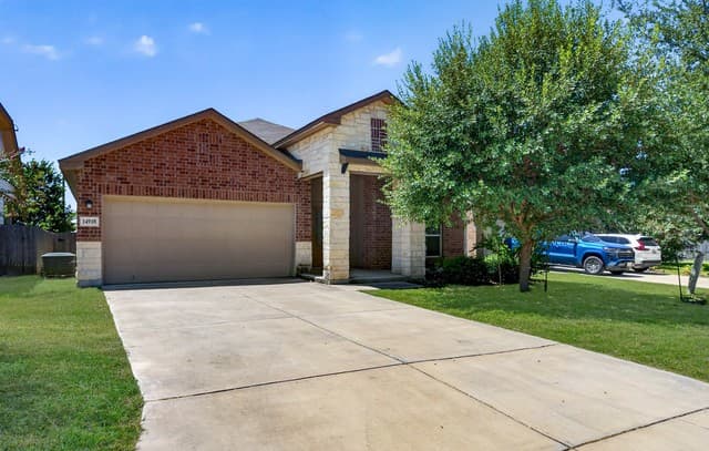 rental at 14918  Goldfinch Way in San Antonio, TX — photo 1