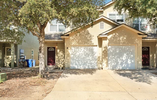 rental at 7823  Kingsbury Wood Unit 4 in San Antonio, TX — photo 1