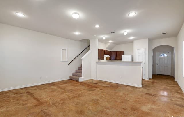 rental at 7823  Kingsbury Wood Unit 4 in San Antonio, TX — photo 3