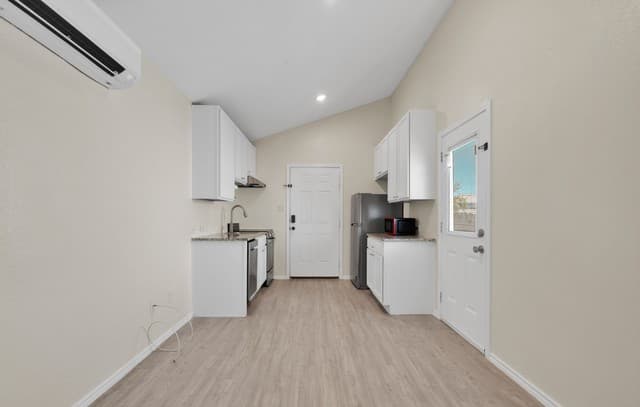 1-bedroom rental at 7184 Elm Cv in San Antonio, TX — photo 4