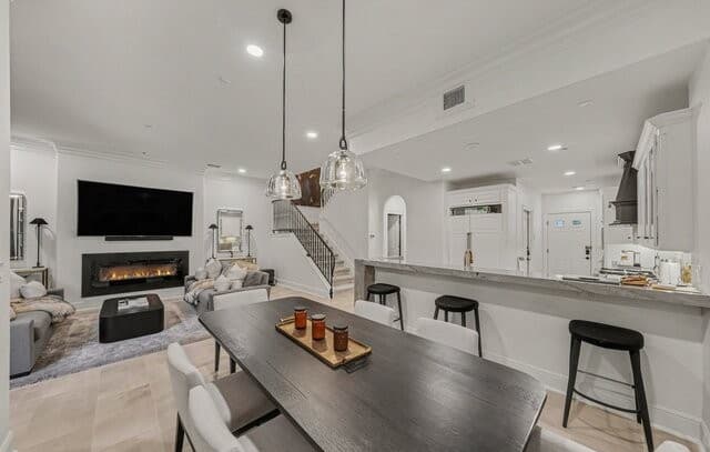 rental at 123  Eaton St Unit 102 in Alamo Heights, TX — photo 5