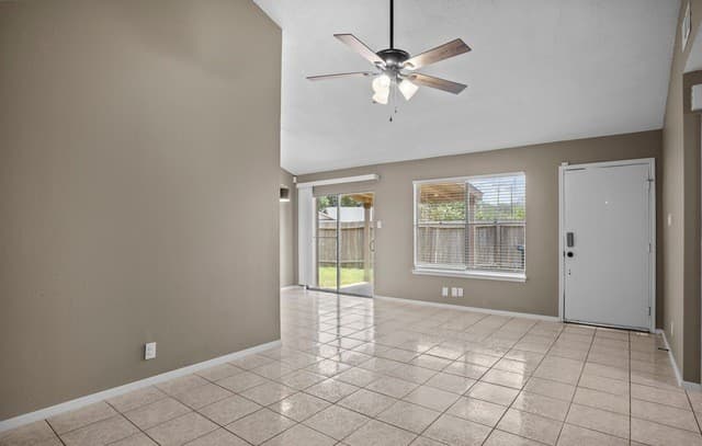 rental at 5279  Meadow Rise St in San Antonio, TX — photo 2