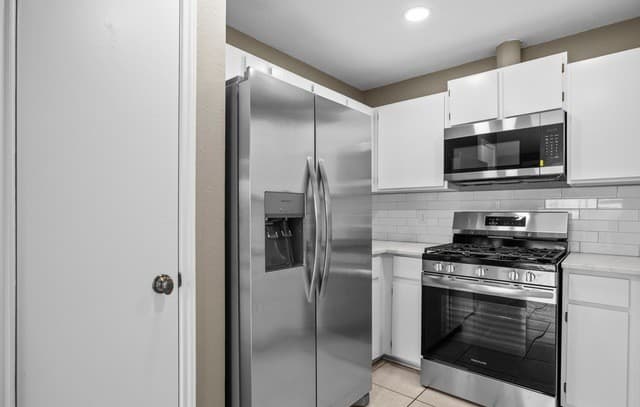 rental at 5279  Meadow Rise St in San Antonio, TX — photo 5