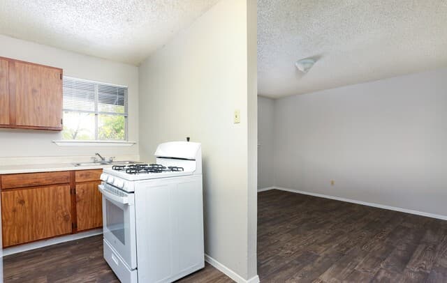 1-bedroom rental at 102 E Cheryl Dr Unit 11 in San Antonio, TX — photo 1