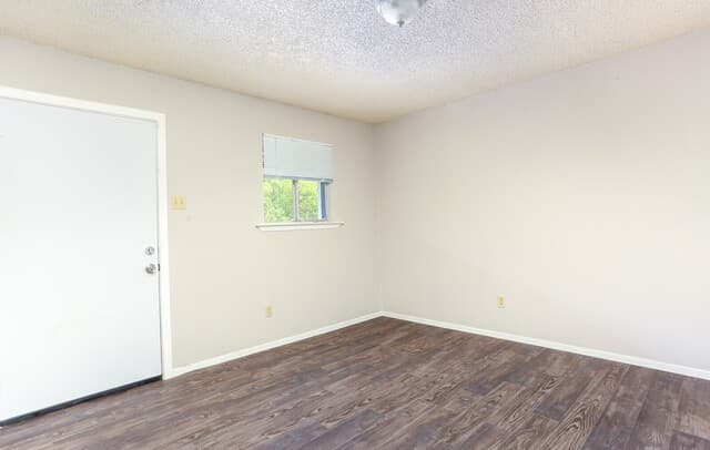 1-bedroom rental at 102 E Cheryl Dr Unit 11 in San Antonio, TX — photo 4