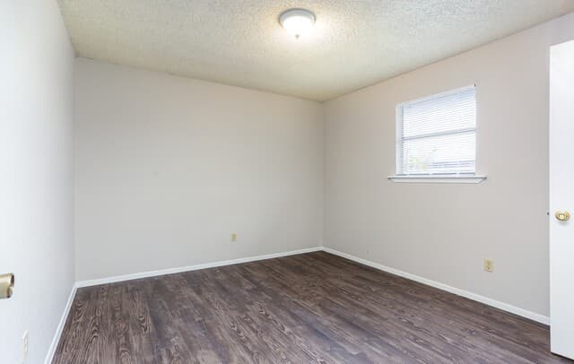 1-bedroom rental at 102 E Cheryl Dr Unit 11 in San Antonio, TX — photo 5