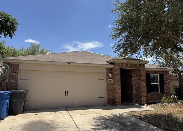 rental at 3618  Foster Meadows in San Antonio, TX — photo 2