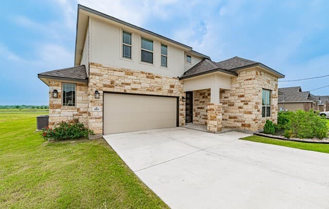 rental at 109  Willow Oak Trl in Floresville, TX — photo 3