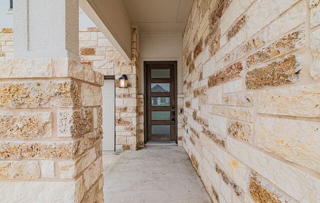 rental at 109  Willow Oak Trl in Floresville, TX — photo 4