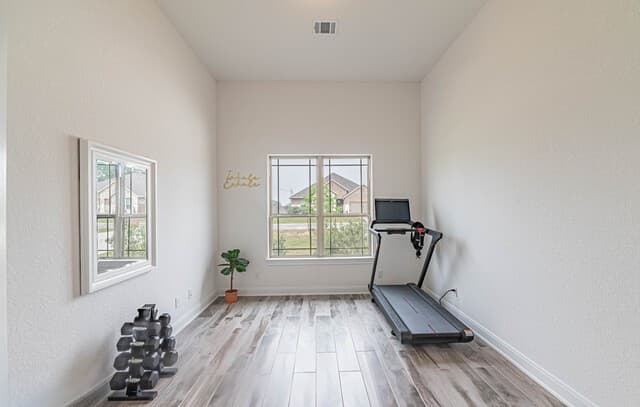 rental at 109  Willow Oak Trl in Floresville, TX — photo 5