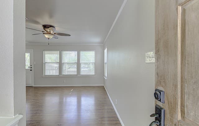 rental at 22  Sunflower Run in San Antonio, TX — photo 2