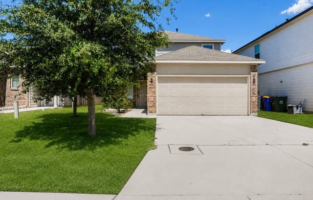 rental at 5502  Daniel Way in St Hedwig, TX — photo 2