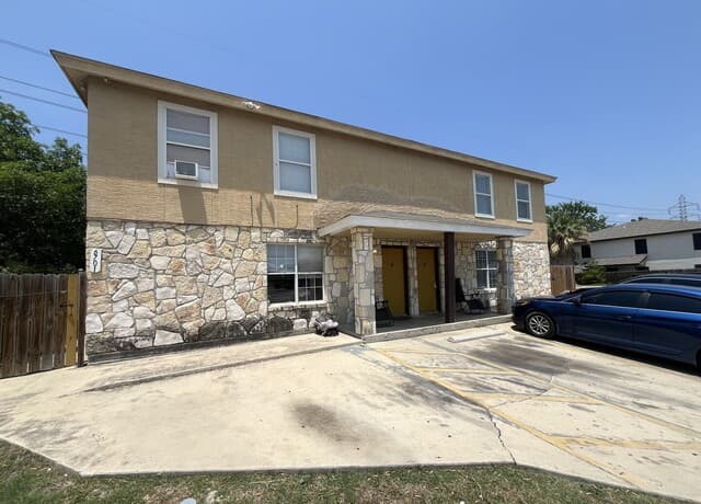 3-bedroom rental at 6701 Brothers Lane in San Antonio, TX — photo 1