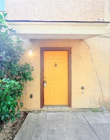 3-bedroom rental at 6701 Brothers Lane in San Antonio, TX — photo 2