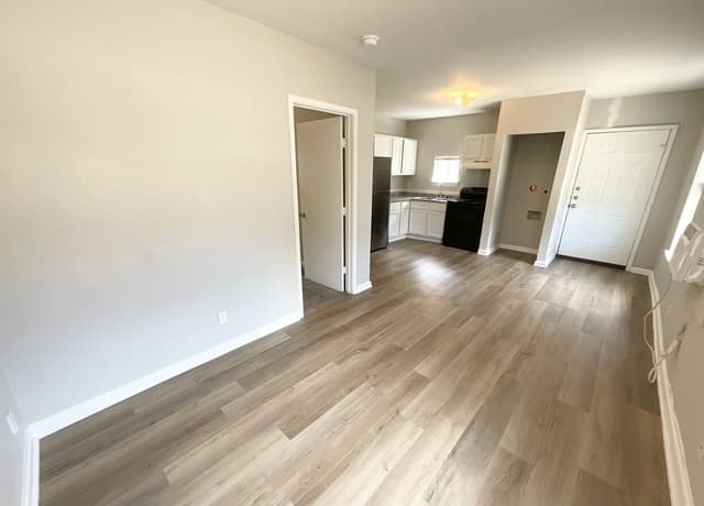 1-bedroom rental at 510 S Pine St Unit 1 in San Antonio, TX — photo 4