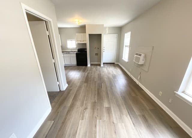 1-bedroom rental at 510 S Pine St Unit 1 in San Antonio, TX — photo 5