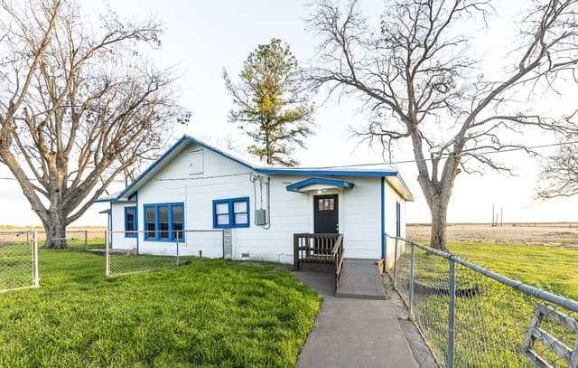 rental at 825  Fm 5714 in LaCoste TX