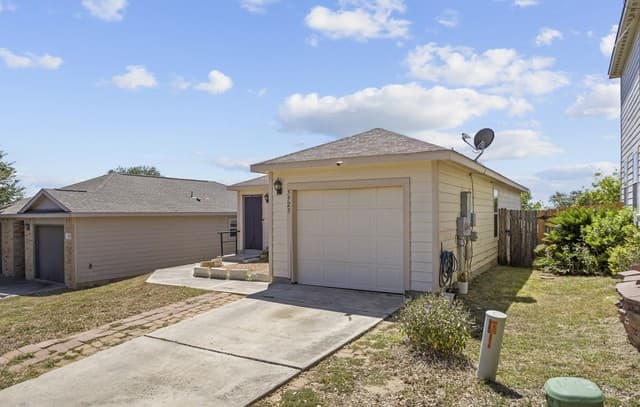 rental at 5923  Fox Cyn in San Antonio, TX — photo 3