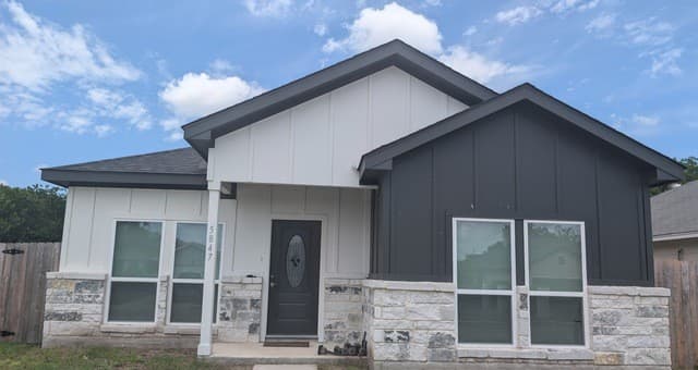 rental at 5847  Tree View in San Antonio, TX — photo 1