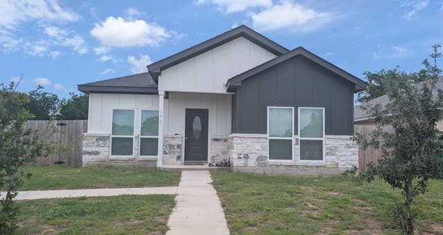 rental at 5847  Tree View in San Antonio, TX — photo 2