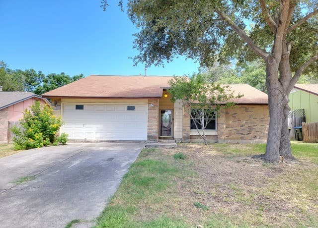 rental at 189  Meadowland in Universal City, TX — photo 1