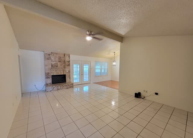 rental at 189  Meadowland in Universal City, TX — photo 2